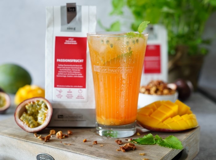 Passionsfrucht-Mango-Kokos-Cocktail