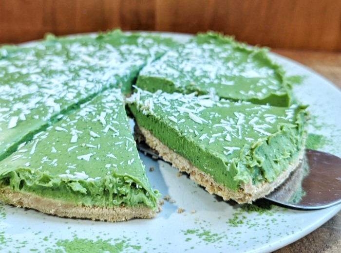 Matcha-Tarte mit weißer Schokolade